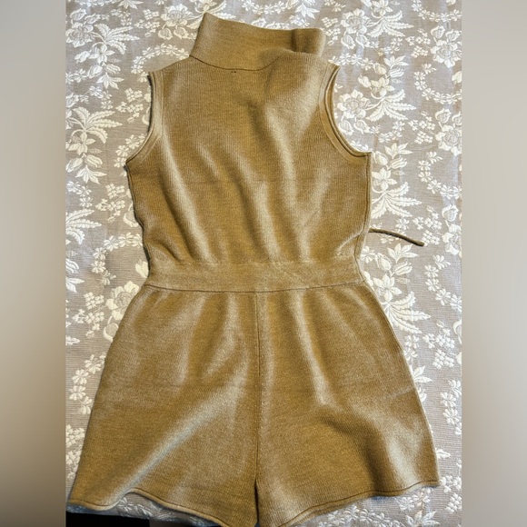 Vici sweater romper size medium - Picture 1 of 2